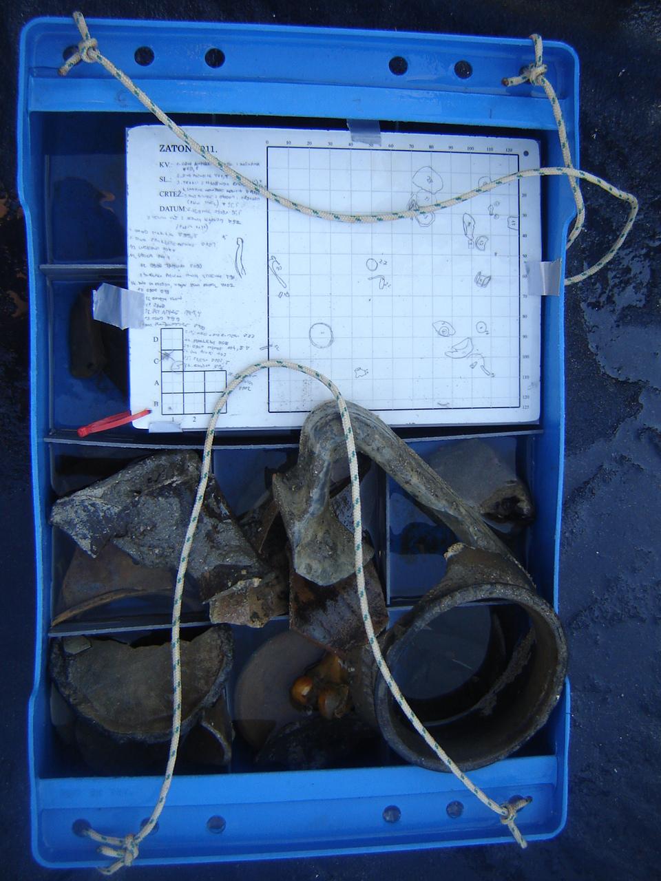 Recovering a tray of finds with the associated recording slate